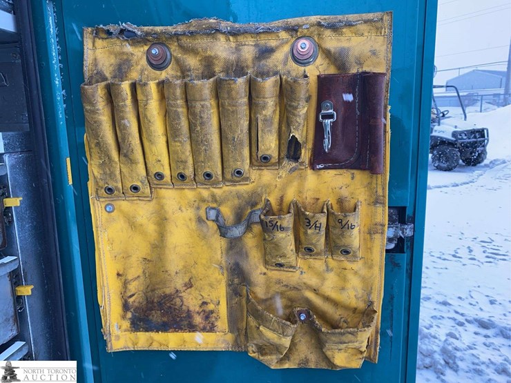 2011-freightliner-m2-106-image-34