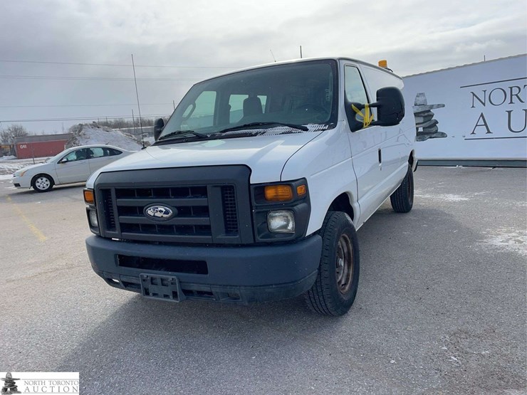 2014-ford-cargo-image-1