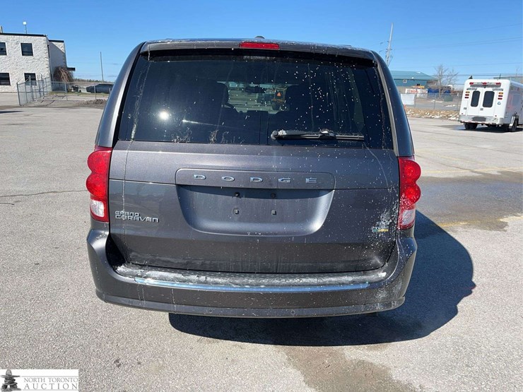 2017-dodge-grand-caravan-sxt-image-6