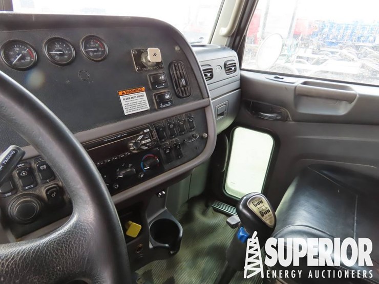 2015-peterbilt-365-image-8