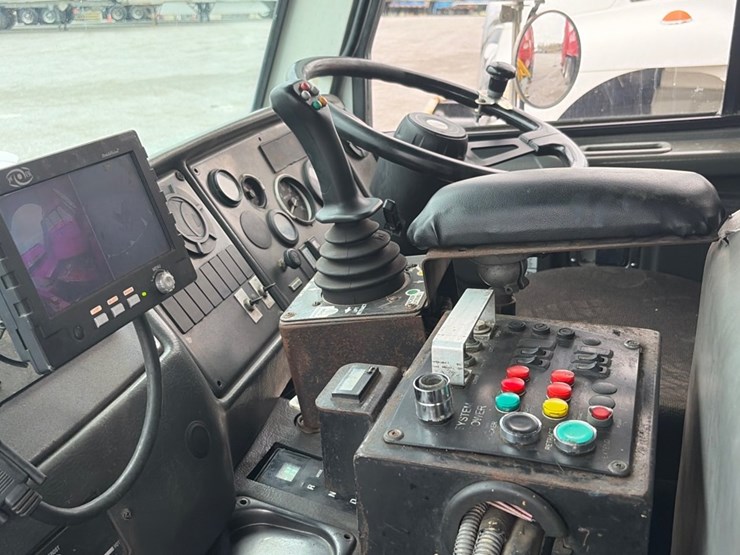 #31716-•-2009-crane-carrier-sanitation-truck-image-8