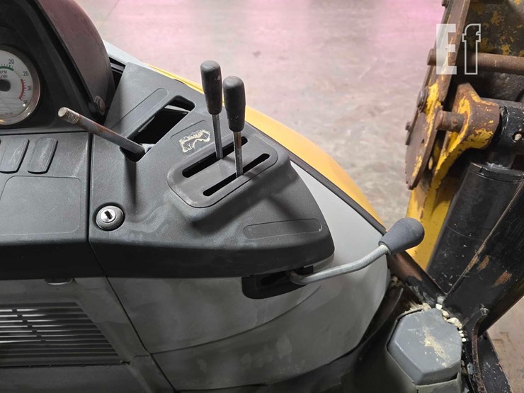 2009-caterpillar-416e-image-22