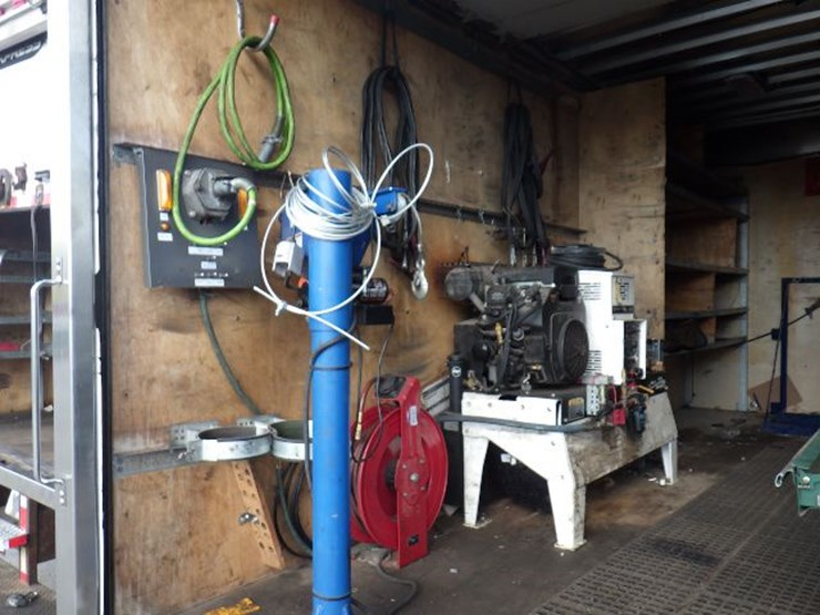 2016-isuzu-npr-hd-image-9