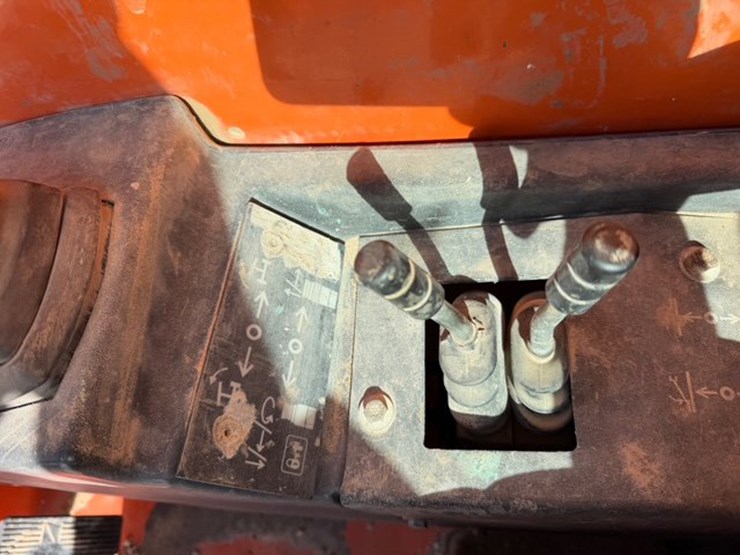 2015-jlg-g12-55a-image-11