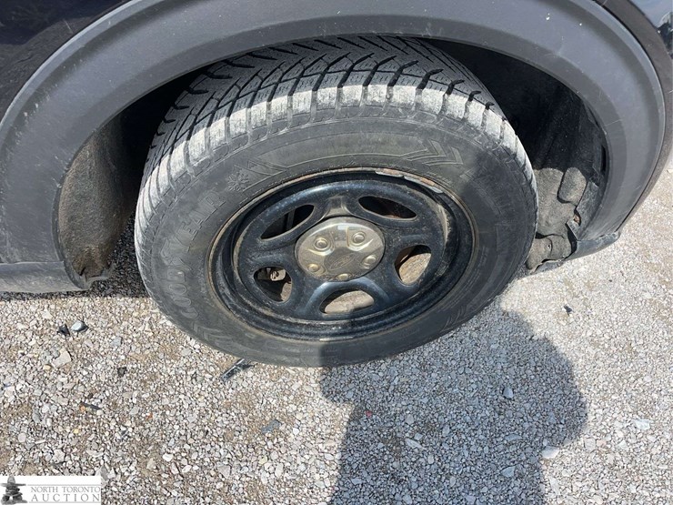 2020-ford-explorer-image-19