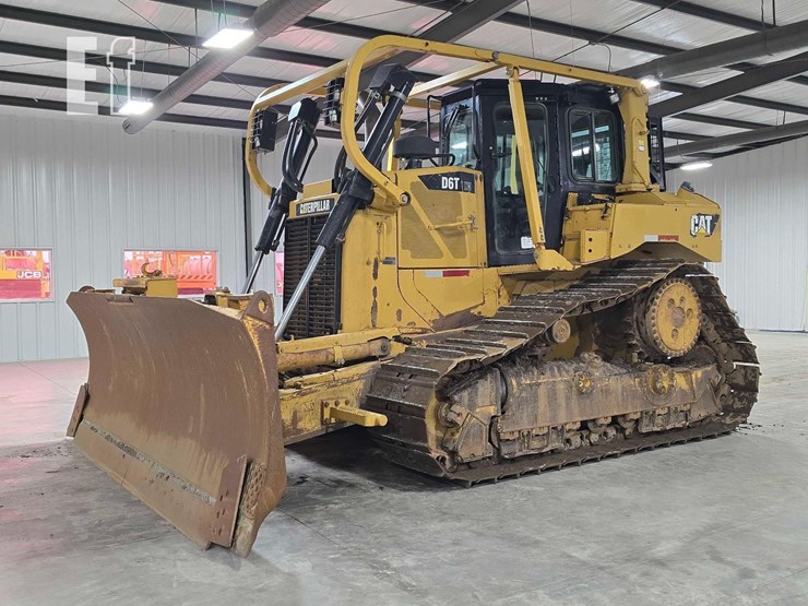 2011-caterpillar-d6t-xw-image-1
