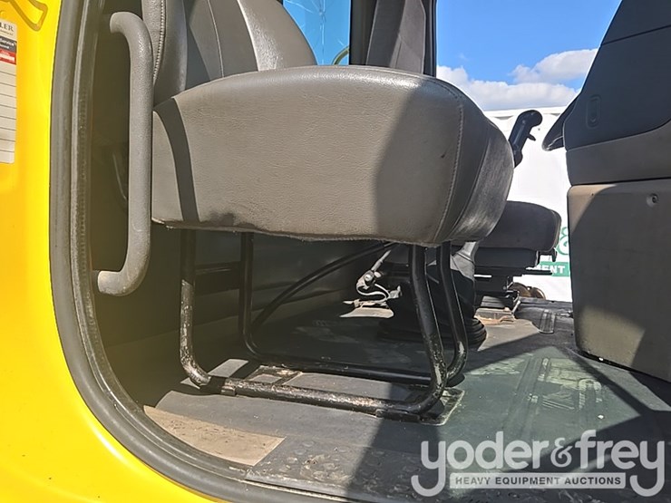 2014-freightliner-cascadia-113-image-99