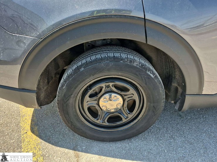 2020-ford-explorer-image-25