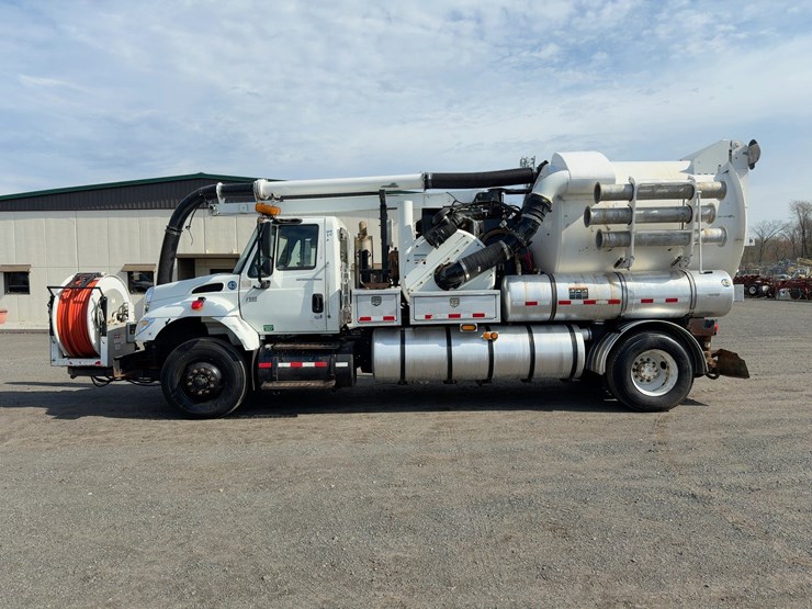 2006-international-7400-image-2