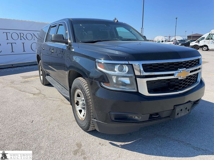 2019-chevrolet-suburban-image-3