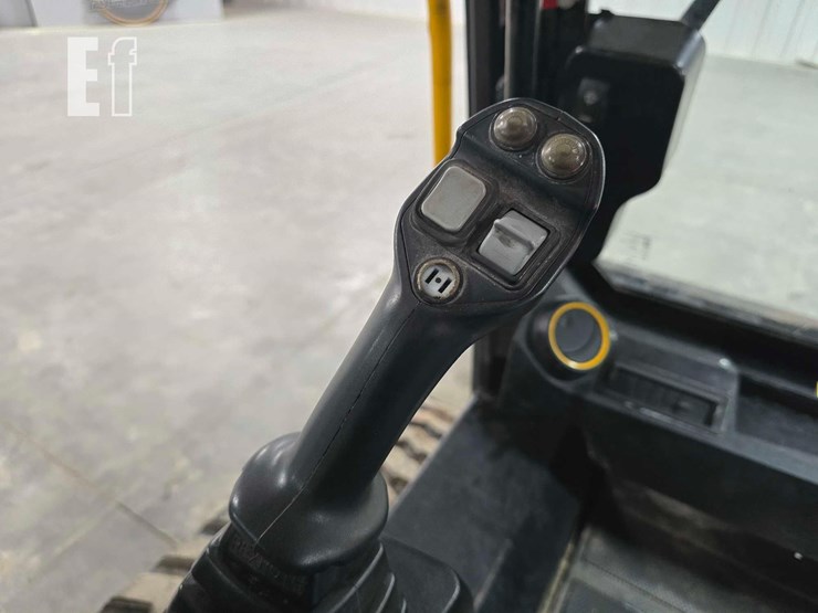 2021-jcb-3ts-8t-image-16