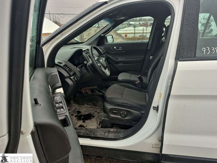 2014-ford-explorer-image-11