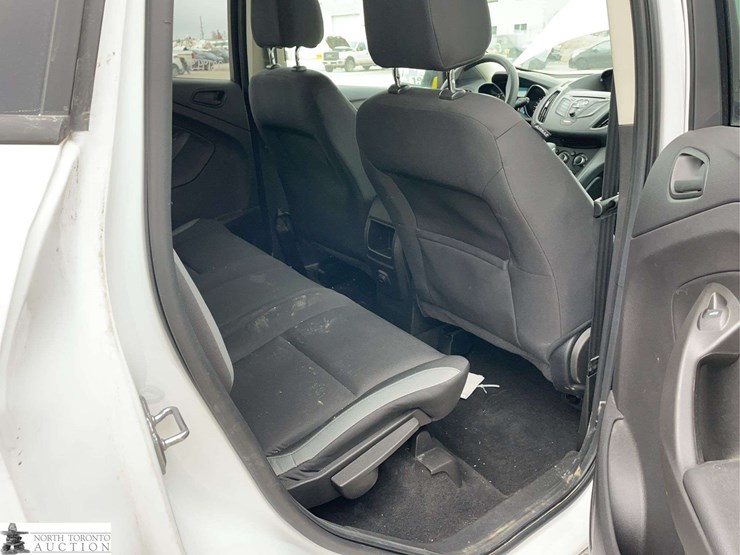 2015-ford-escape-image-22