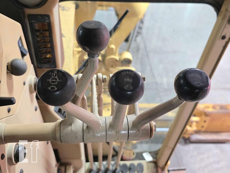 1995-caterpillar-120h-image-16