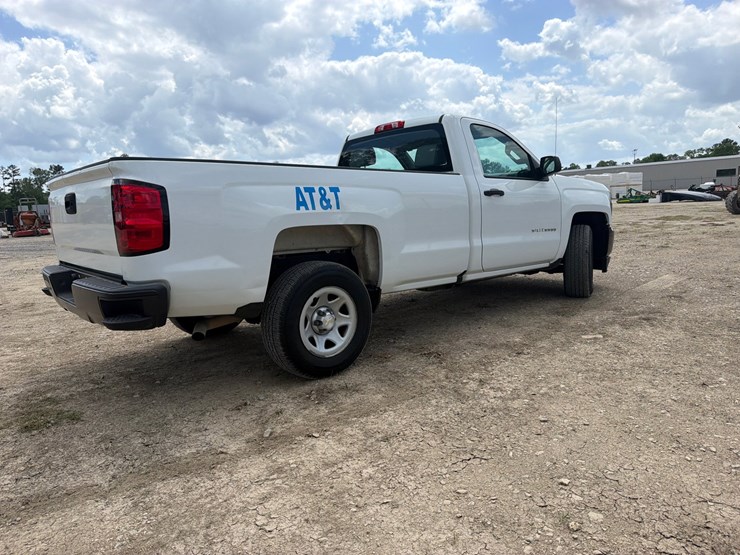 2018-chevrolet-1500-image-3