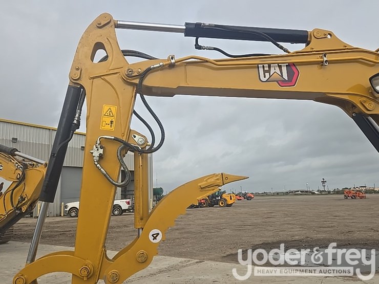 2018-caterpillar-305.5-image-37