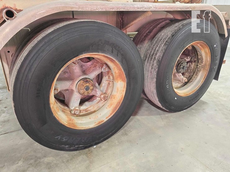 40-foot-pneumatic-tank-trailer-image-18