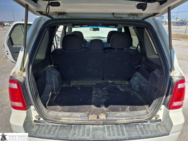 2010-ford-escape-image-27