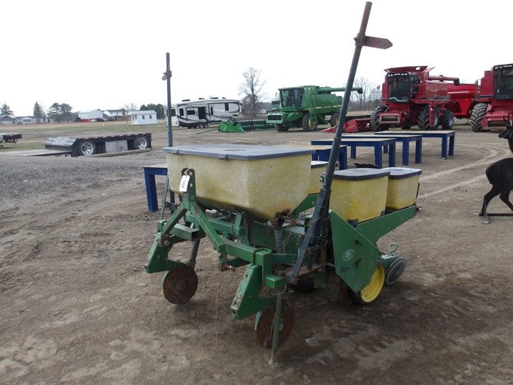 #7426-•-3pt-2-row-john-deere-planter-image-5