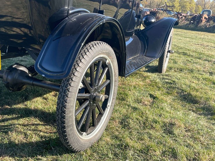 1917-model-t-touring-image-36