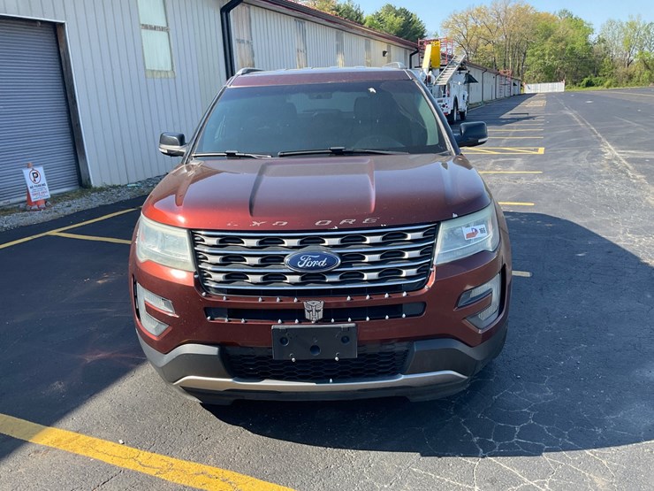 2016-ford-explorer-image-2