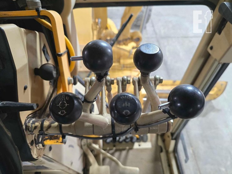 1996-caterpillar-140h-image-15