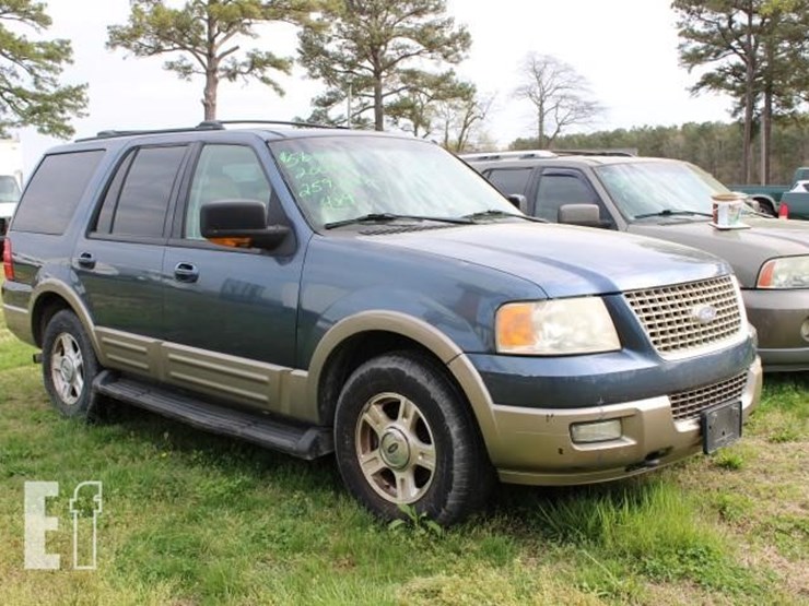 2004-ford-expedition-image-1