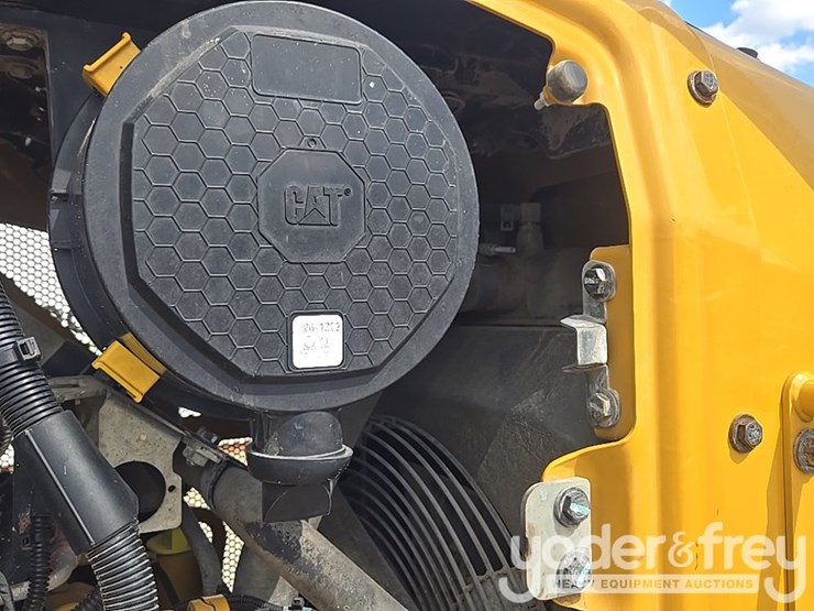 2021-caterpillar-d1-image-48