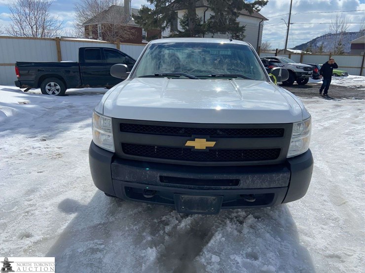 2012-chevrolet-silverado-1500-image-2