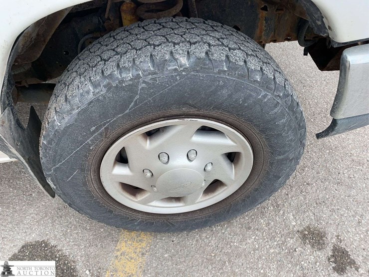 2012-ford-cargo-image-22