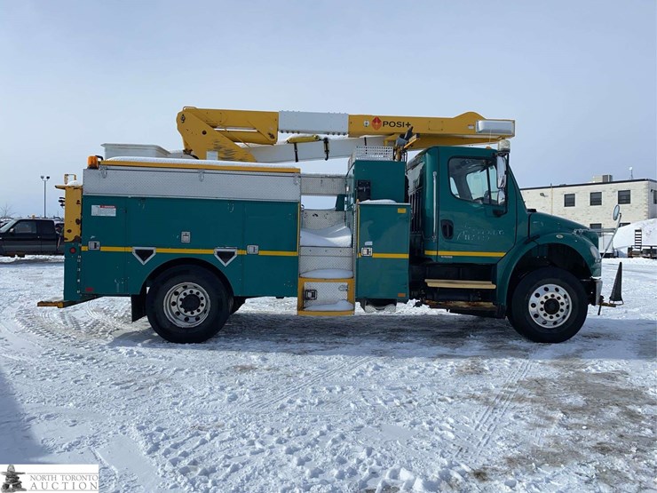 2010-freightliner-m2-106-image-7