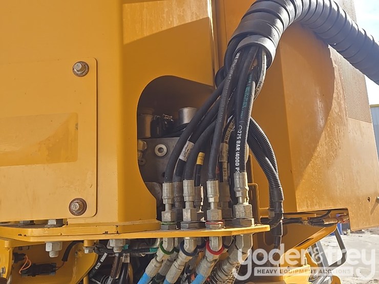 2022-deere-260e-image-31