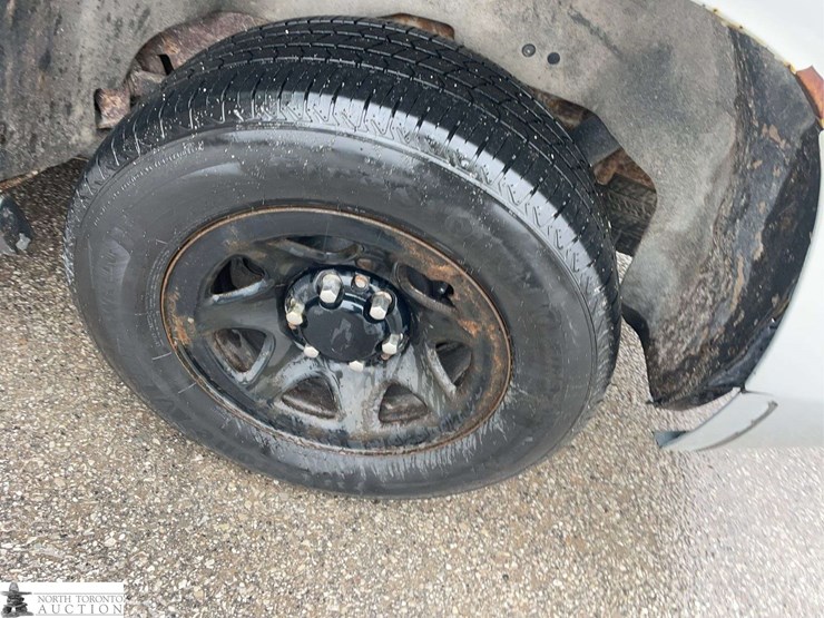 2017-chevrolet-tahoe-image-25