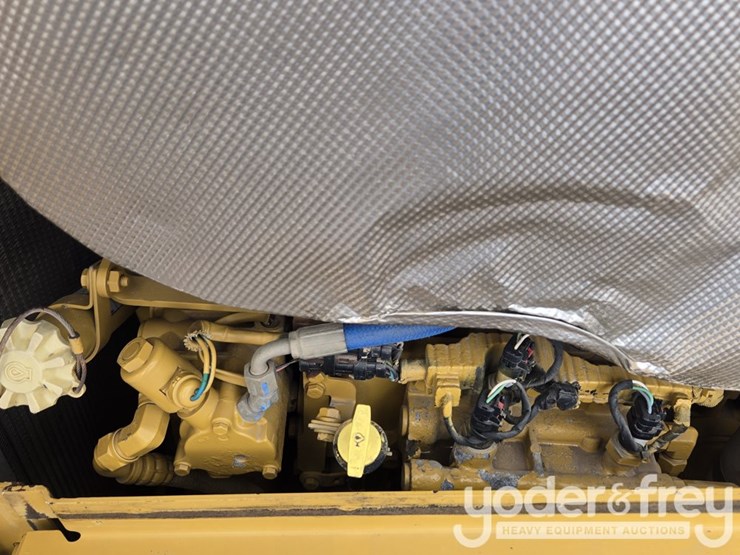 2019-caterpillar-d6-lgp-image-37