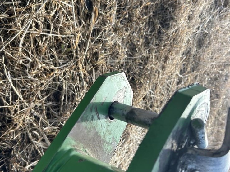 2019-john-deere-560m-image-40