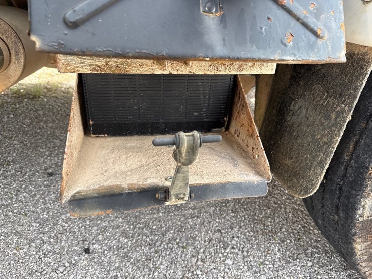 #31721-•-1989-mack-r690t-single-axle-fuel-truck-image-40