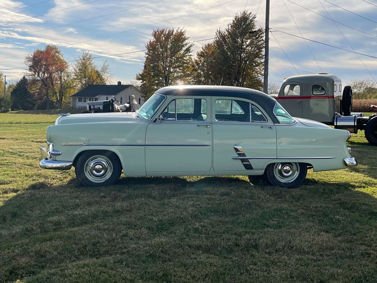 1953-ford-customline-sedan-image-5