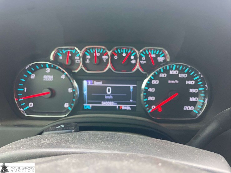 2018-chevrolet-suburban-image-12