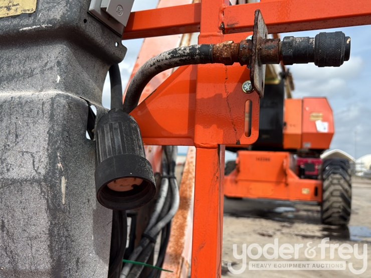 2014-jlg-800aj-image-43