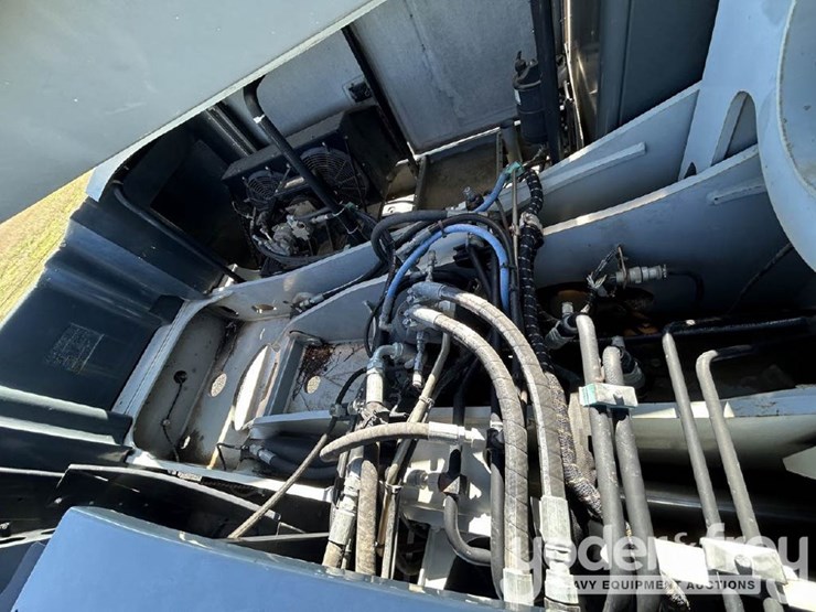 2011-gradall-xl4100-image-10