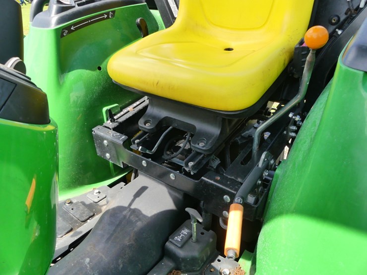 2024-john-deere-3025e-image-13