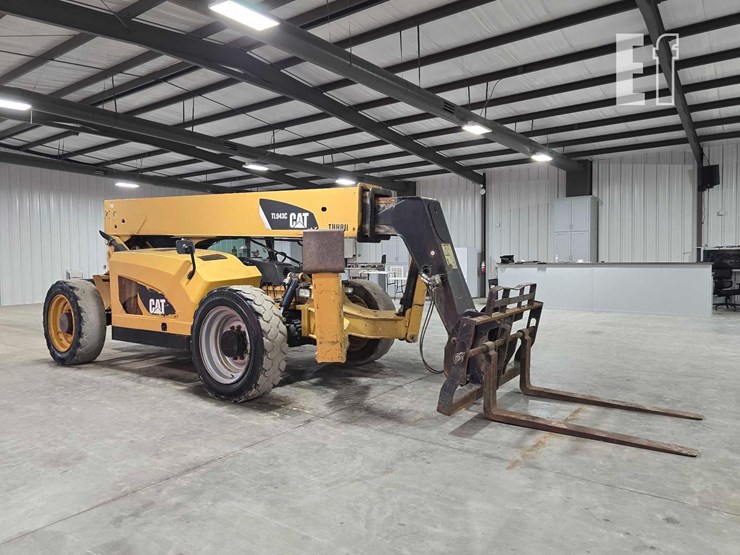 2013-caterpillar-tl943c-image-2