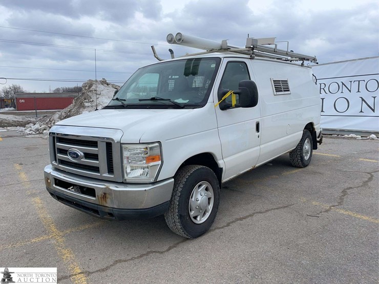 2010-ford-cargo-image-1