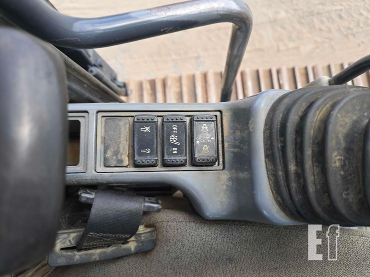 2018-deere-250g-lc-image-23