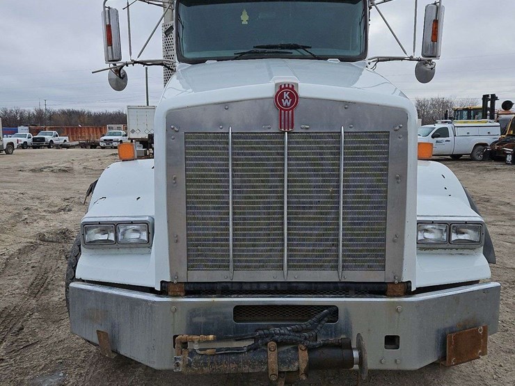 2013-kenworth-t800-image-3