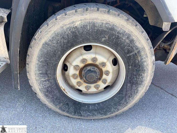 2016-freightliner-108sd-image-32