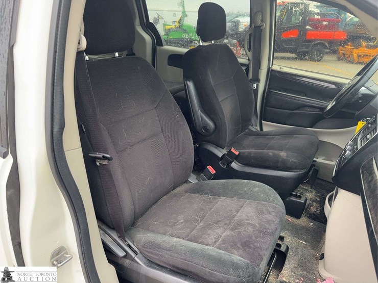 2011-dodge-grand-caravan-se-image-18