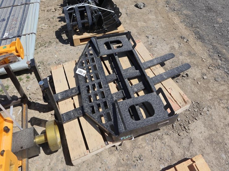 future-skid-steer-forks-image-3