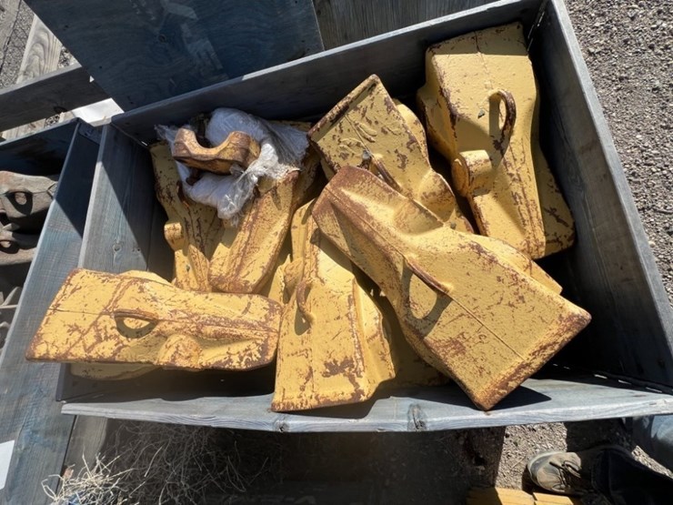 caterpillar-dig-bucket-teeth-image-2