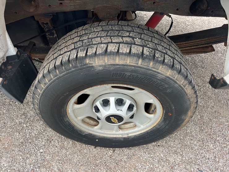 2016-chevrolet-silverado-2500hd-image-13